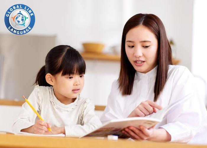 Kiên nhẫn khi dạy tiếng Anh cho trẻ