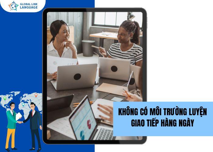 Không có môi trường luyện tiếng Anh giao tiếp hằng ngày