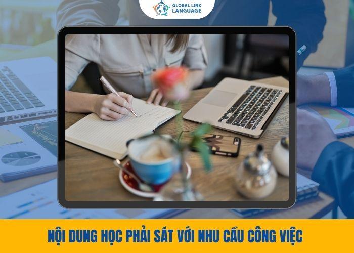 Tiếng Anh giao tiếp cho người đi làm nội dung sát nhu cầu công việc