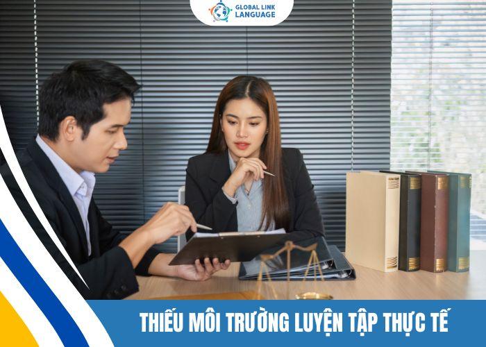Tiếng Anh giao tiếp cho người đi làm thiếu môi trường luyện tập thực tế