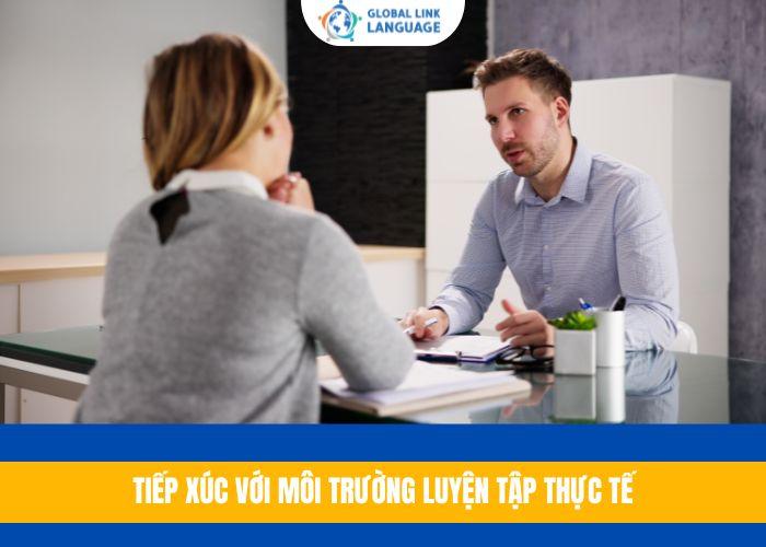 Trung tâm tiếng Anh cho người đi làm Được tiếp xúc với môi trường luyện tập thực tế