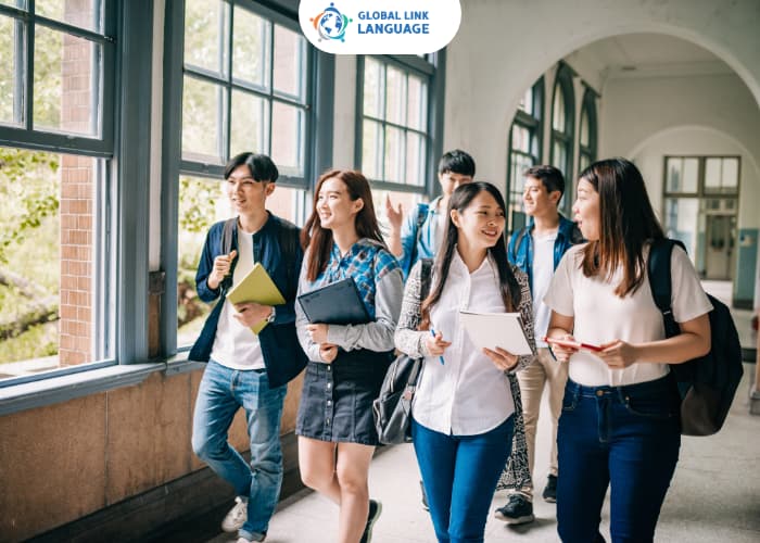 Tham gia khóa học tiếng Anh giao tiếp Online là lợi thế giúp cho bạn chuẩn bị cho học tập và công việc
