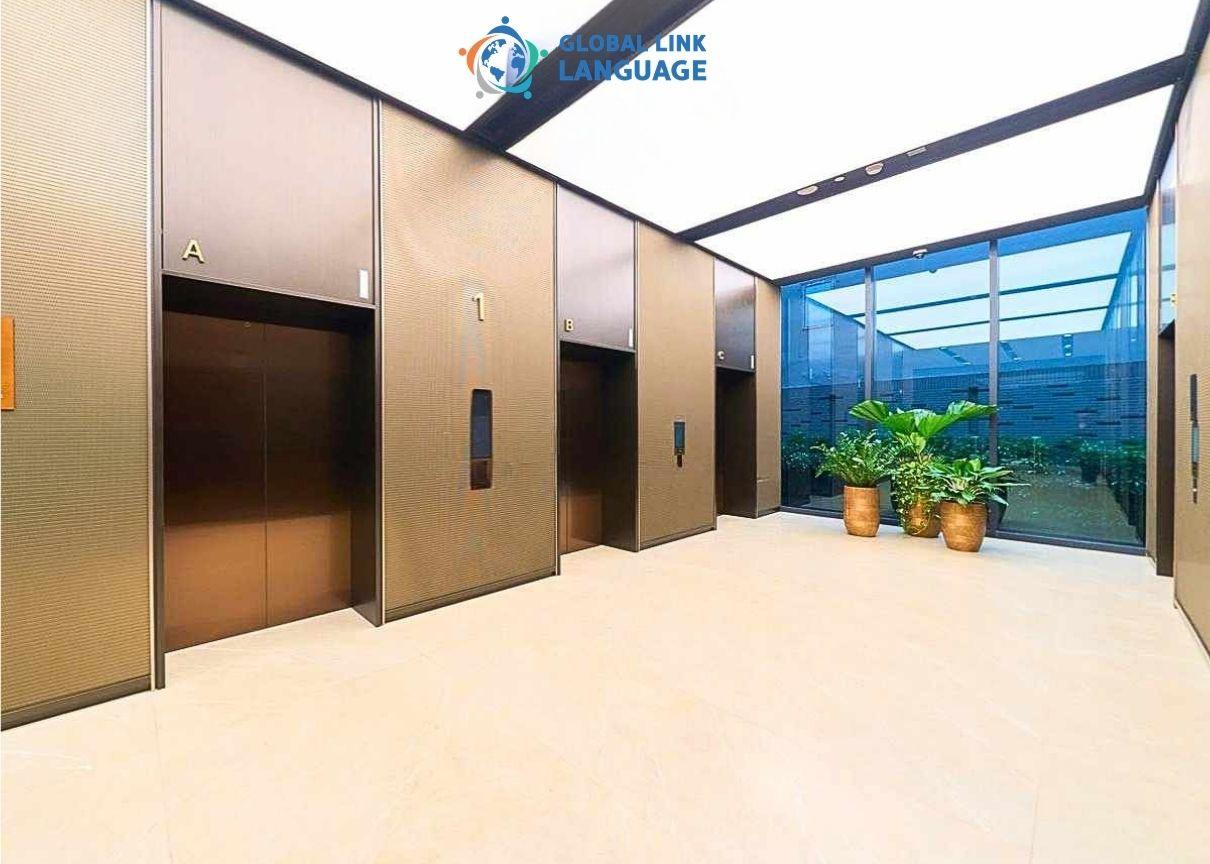 Lối vào, thang máy và gửi xe có đáp ứng giờ cao điểm sử dụng không?