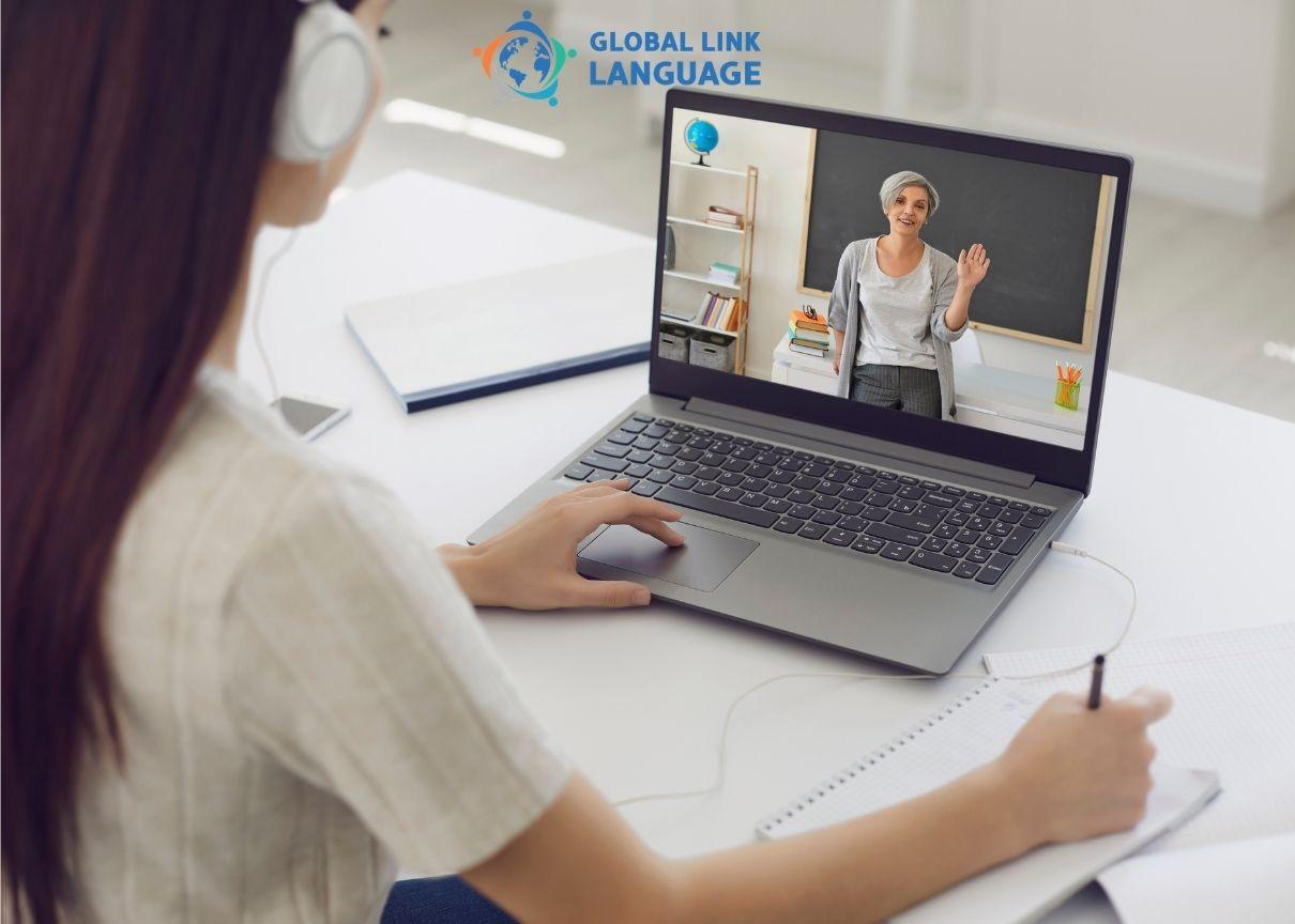 Một lớp học 1 kèm 1 cần có tương tác trực tiếp giữa giáo viên và học viên