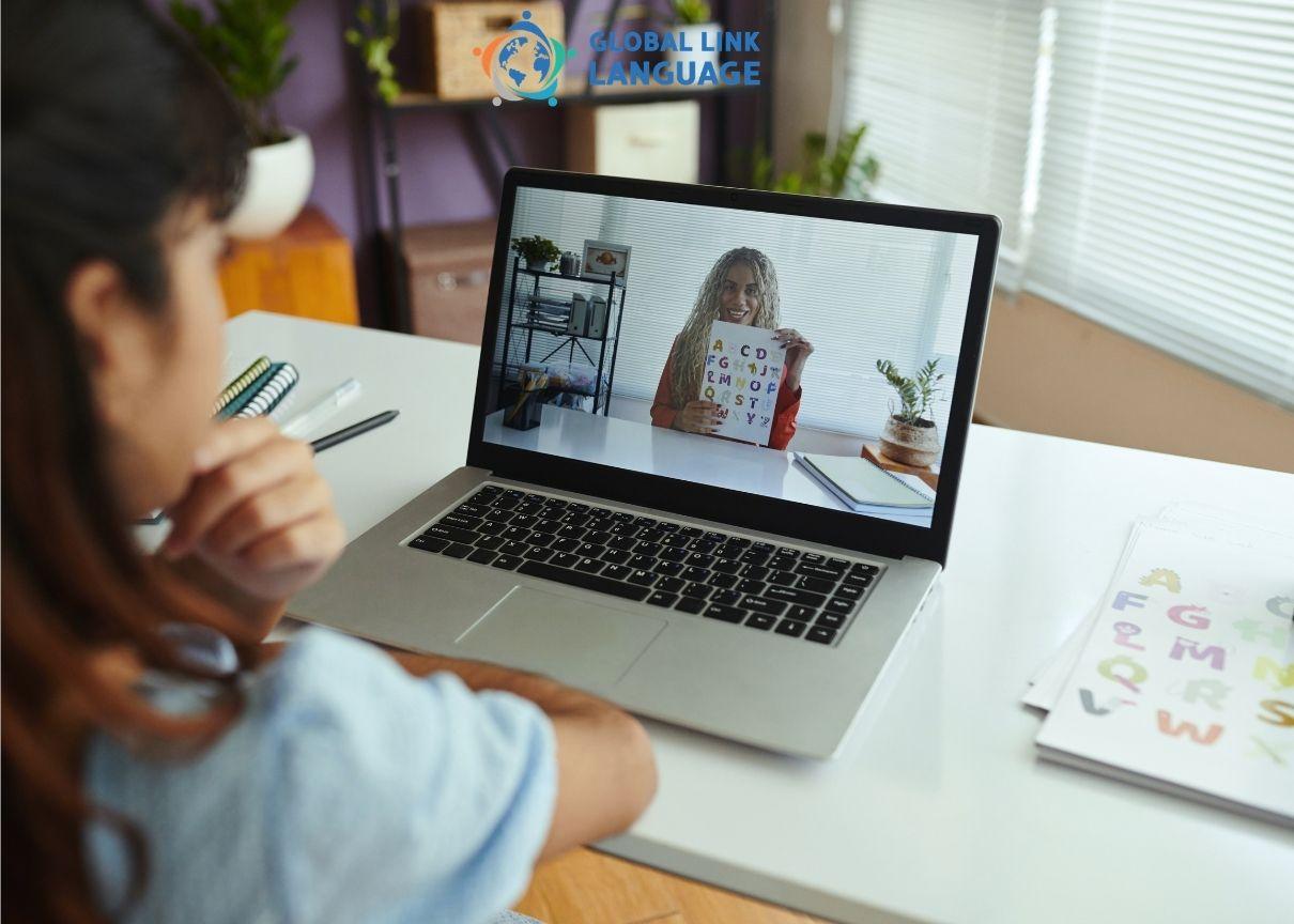 Tiếng Anh online 1 kèm 1 là gì và phù hợp với những ai?