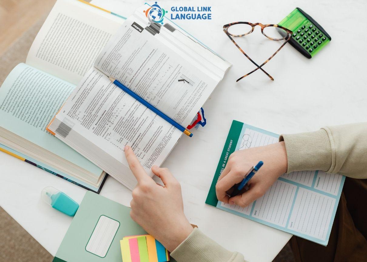 Tự học có chọn lọc thay vì thu thập quá nhiều tài liệu